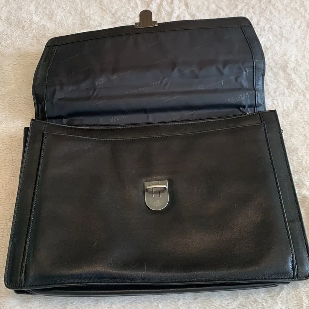 KENNETH COLE REACTION TRUE COLORS GENUINE LEATHER PORTFOLIO - BLACK